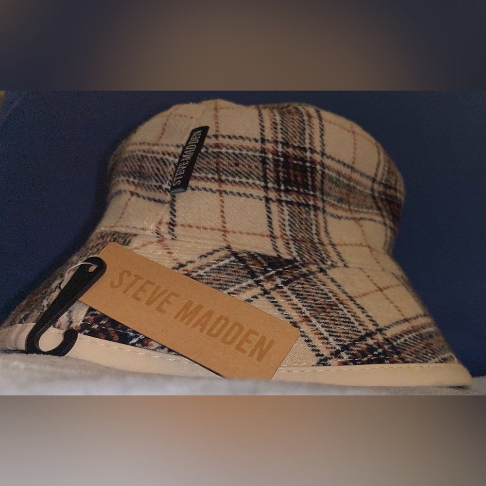 Steve Madden Women's Reversible Plaid Bucket Hat - Cream NWT 
One size